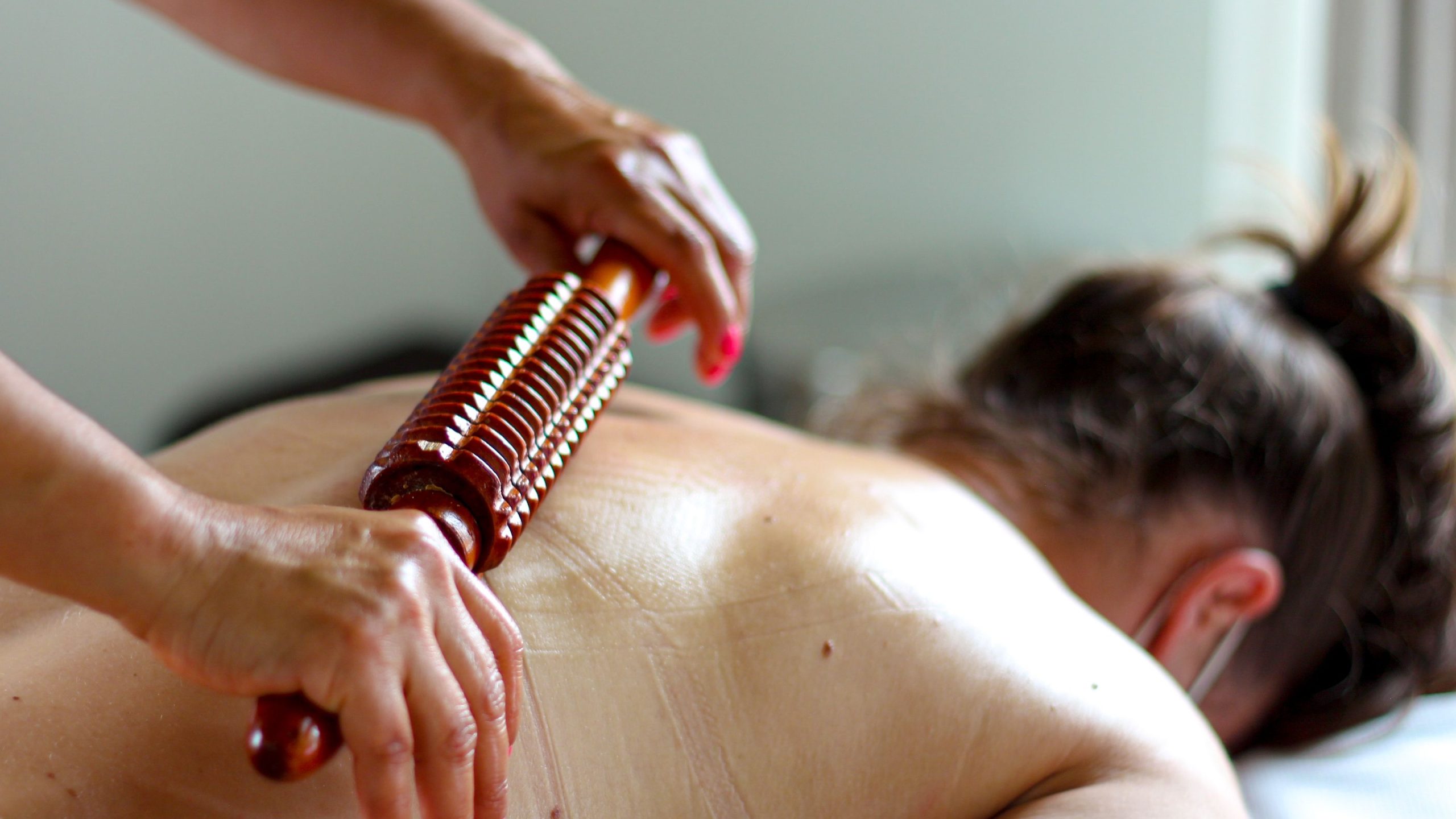 Massagers Unveiled: Choosing Between Percussion, Shiatsu, Vibration